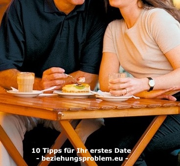 Ein Paar trinkt gemeinsam einen Kaffee als Sinnbild für die Webseite 10 Tipps für Ihr erstes Date- Alkohol höchstens in Maßen